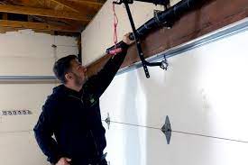 Tips To Hire The Best Garage Door Repair Services In Chicago